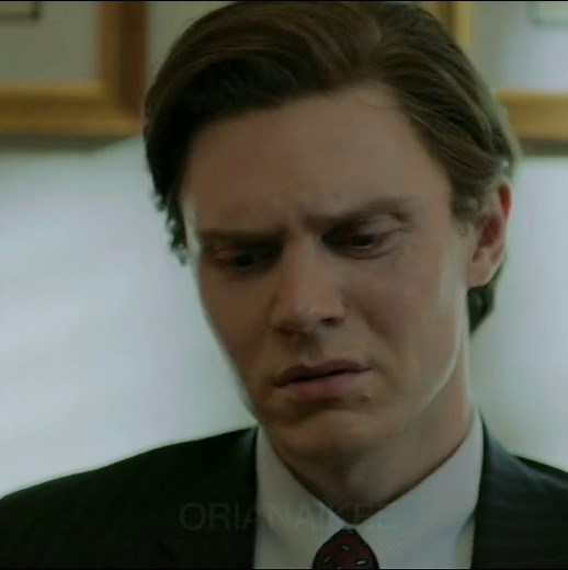 Pose Series with Evan Peters: Characters, Scenes, and More