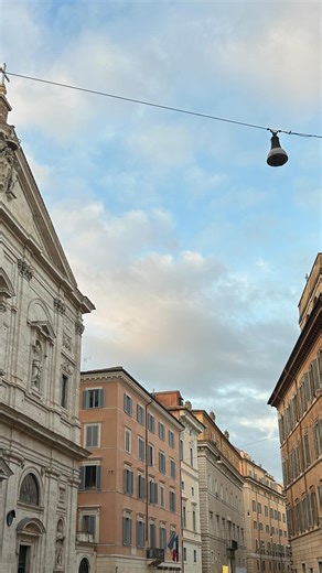 Buse Selçuk on Instagram: "kullandigim urunler maybelline super lock shiseido kirpik kivirici isntree hyaluronic acid water sun gel mac studio radiance 24hr luminous lift concealer hola concealer pinky light loreal lumi blush 635 flormar kaş kalemi 401 benefit badgal bang maskara maybelline lifter liner on it romand blur fudge radwood *reklam mecburen #grwmmakeup #grwmreel #fy #kesfet"