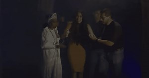 Conductora de televisión rompió en llanto al protagonizar un fenómeno paranormal el Día de los Muertos