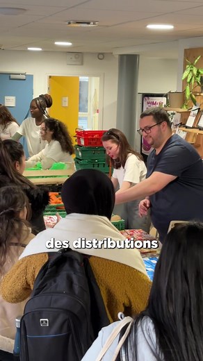 On a suivi Cop1 à Lille, une asso qui distribue gratuitement des colis alimentaires et organise des activités pour tous les étudiants, peu importe leur école/université. 📍Lieu : 27 Rue Jean Bart, 59000 Lille Pour bénéficier des aides de COP1, il faut s’inscrire et être scolarisé. 🔸Lien d’inscription pour la distribution / horaires : https://cop1.fr/ville/lille 🔸Plus d’infos : https://cop1.fr/devenir-benevole #etudiantlille #lilleaddict #lille #jaimelille