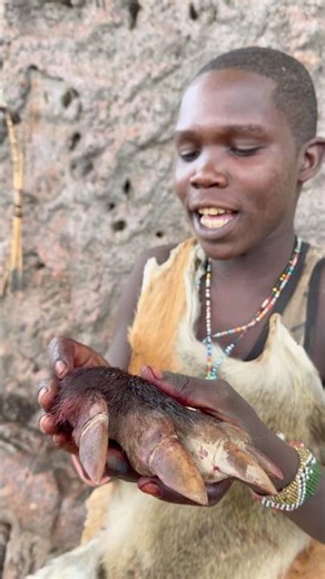 Aardvark claws is so strong #hunters #africa #africafood