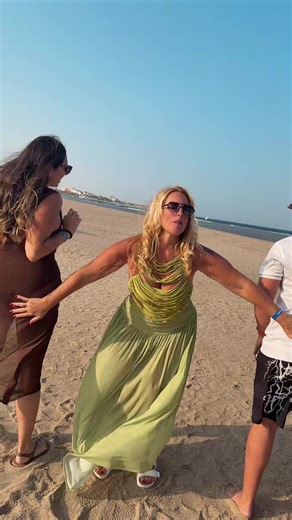 Amiche Pink: Un Viaggio tra Amicizia e Stile