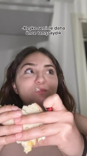 Zeynep Yorulmaz on Instagram: "Resmen moda ikonuyum 👍🏼🫠 . #reels #past #fyp"