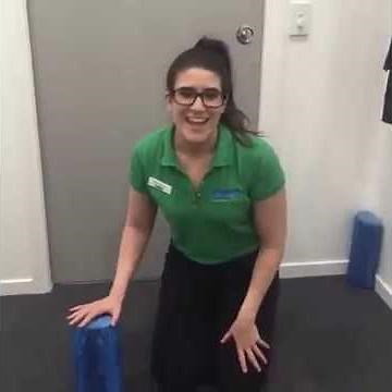 How to use the foam roller on your TFL Muscle