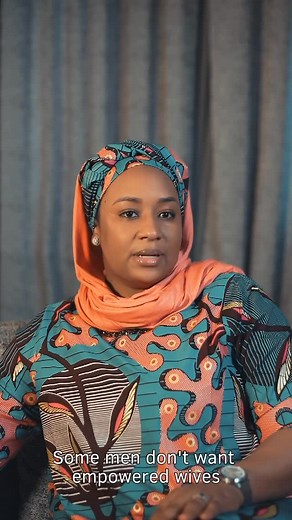 Laylah Ali Othman on Instagram: "An empowered wife is not a threat but a blessing. She’s not trying to compete with her husband. She is rising so she can stand beside him in strength, wisdom, and purpose. Some men fear this rise, not because it’s wrong, but because they were taught to value control over partnership. But true leadership isn’t about overpowering, it’s about growing together. A confident man understands that when his wife thrives, the whole home flourishes. Shot by: @hyelhirramussa