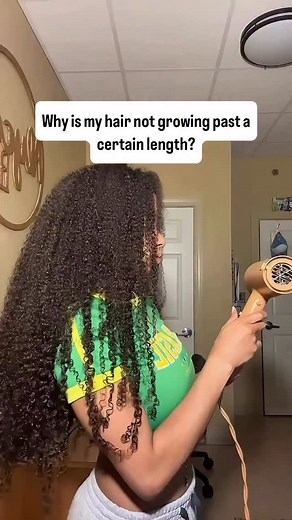 Your hair IS growing — you’re just not retaining length. 💔 If you feel like your hair has been stuck at the same length for months (or years), chances are it’s breaking off just as fast as it grows. Here are the top reasons why your hair might not grow past a certain length: 1️⃣ Breakage > Growth If your ends are snapping off as fast as new hair grows in, it will look like your hair is “stuck” at one length. This is especially common with dry, brittle hair or damaged ends. Fix: • Deep condition