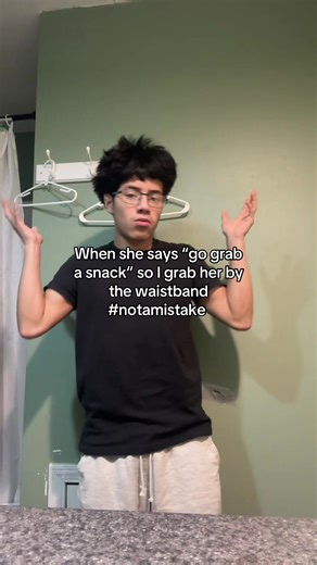 Clippzy18. (@clippzyy18)’s video of when she says grab a snack