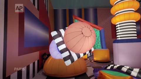 Balloons, bubbles and bouncing spheres: Inflatable art in Paris