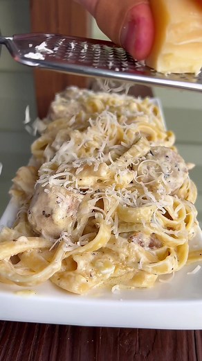 Easy & Delicious Fettuccine Alfredo Recipe!