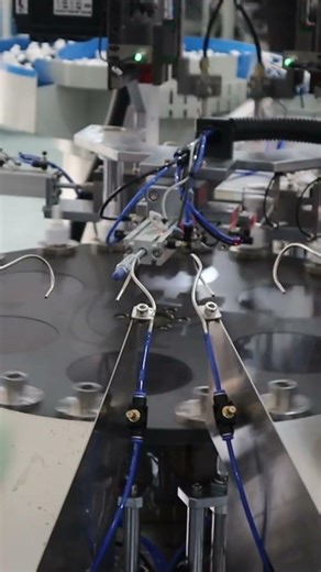 Lotion pump assembly machine