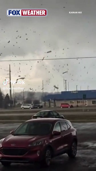 Terrifying Tornado Hits Three Rivers, Michigan
