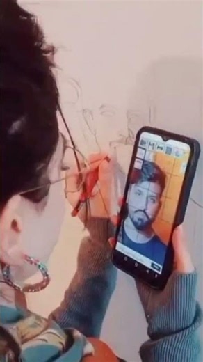 Sketching a Realistic Portrait Using the Grid Method ✏️📋 #shorts