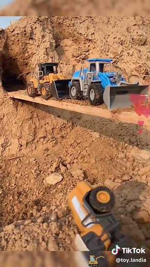 #toyexcavator #toytruck #constructiontoys #constructiontoysforkids #engineeringtoy #toysforkids #toyforchildren #toysforkidsgift #toysoftiktok #toy #fyp #foryou #tiktok
