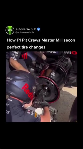Precision, timing, and repetition — that’s what turns a chaotic moment into pure perfection in Formula One. 🏁🔧 At first glance, a tire change looks simple. Four wheels off, four wheels on, and the car is gone in the blink of an eye. But behind those two or three seconds lies thousands of hours of training, muscle memory, and relentless coordination between every member of the pit crew. Each mechanic has one job, one movement, one moment to execute flawlessly. The wheel gun operator hits the nu