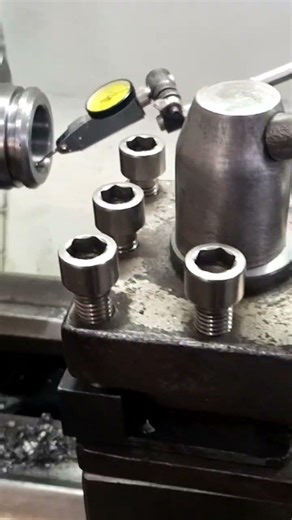 Manual lathe and Dial Indicator