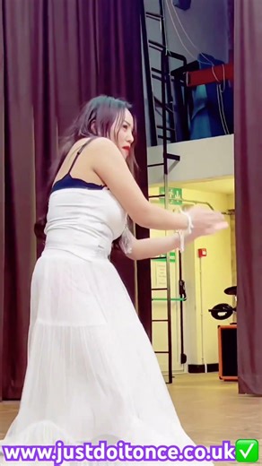 Amazing #Nepali #Himdi #dance #bossrai #UK