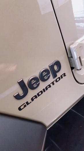 Exploring the Jeep Gladiator in Gator Clear Coat