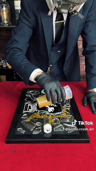 יצירת אמנות באפוקסי בעבודת יד