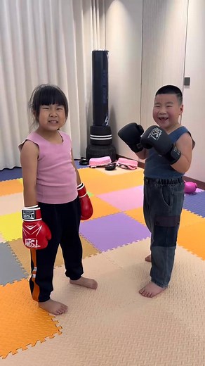 46K views · 11K reactions | 战火纷飞的年代 #自由搏击 #reels #funny #baby #childhood #ChildhoodFun #happy | Secthi Fir | Facebook