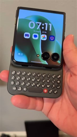 Adam Matlock on Instagram: "The @clickskeys keyboard case gives the Motorola RAZR phones cool little tricks that the modern BlackBerry could never do! Android plus tactile keyboard typing plus a flip phone! #clicks #blackberry #android #razr #motorola #trending #reels #qwerty"
