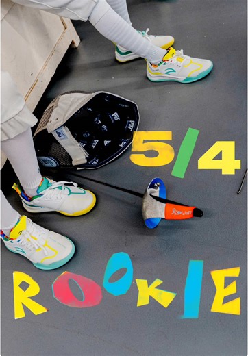 Azza Fencing is thrilled to support young fencers 🤺 by providing a solid foundation to fuel their passion for the sport! The 5/4 Rookie isn’t just any shoe, it’s crafted specifically for kids, offering great cushioning and flexibility to protect growing feet, so they can perfect every lunge with confidence and safety. We’re here to cheer them on every step of their journey with gear made for their success! 🏆 . . . . . #AzzaFencing #YouthFencing #5_4Rookie #FencingKids #Azzafencing #Fie #TeamAz