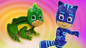 50K views · 599 reactions | No novo vídeo infantil com os PJ Masks em português e super heróis de brinquedo, o Lagartixo se transformou em um sapo e a Corujita conseguiu uma super força! Tudo aconteceu por causa de um computador da Garota Lunar. E agora? Será que tem alguma poção que pode ajudar os nossos heróis? E será que a Garota Lunar vai ajudar os Heróis de Pijama a se transformarem de volta?? Assista ao novo vídeo e descubra! | Desenhos animados para crianças | Facebook