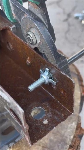 Simple and easy to use expansion screws
