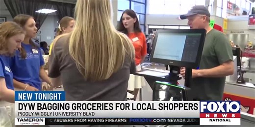 Distinguished Young Women lend a helping hand at Piggly Wiggly