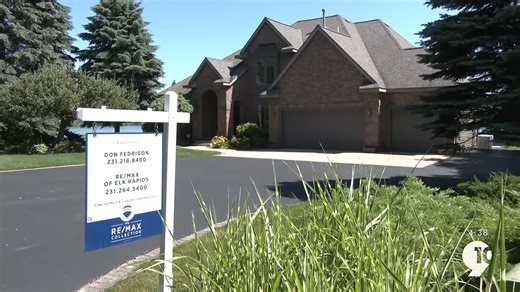 Amazing Northern Michigan Homes: Elk Lake estate