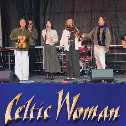 🌆🍀 Celtic Woman live at Times square! 🎶#nyc #stpatricksday #music #celticwoman #irish