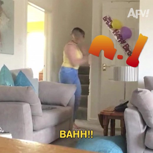 That’s a scary movie scream! 😂😂 #scarymovie #scarymovies #fyp #scream #funnyscares #scarecam #funnyscare #comedy