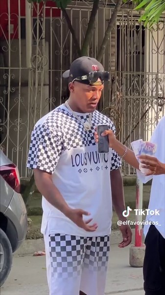 3 Animales con Cuernos en la Cabeza