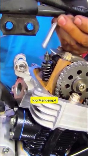 Motorbike Valve Spring Keeper Installation 🔧 Engine Valve Lock Fix in Seconds! #Shorts#bikelife