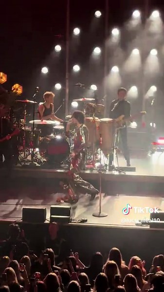full song of crushing in the glasgow sombr concert 26 yes guys i will be spamming this #sombr #glasgow #concert #crushing #o2 @sombr @sombrsucks