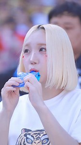 6.7K views · 254 reactions | Park Sung -eun a scared butterfly scary #girl #photooftheday #love #follow #model #instagram #photography #gorgeous #instagood #smile #hair #girls #nature #makeup #fashion #pretty #style | Jing Jang | Facebook