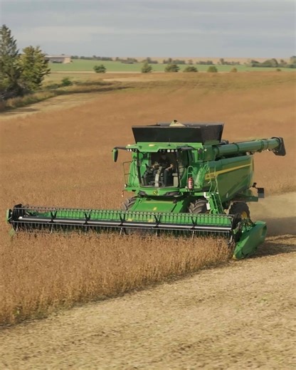Ready, set, harvest! Watch our S7 and T6 combines during soybean harvest working their magic ✨ #JohnDeereCombine | John Deere