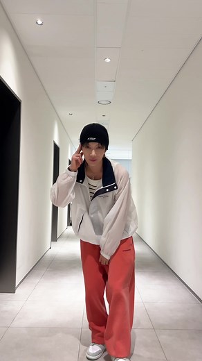 TikTok의 WayV Official