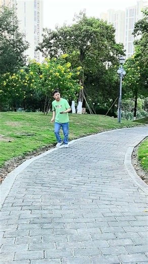 Play new tricks with unexpected results. Comedy expert. Difficult moves.