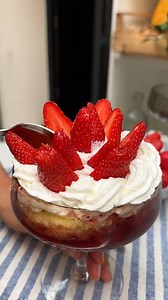 La coupe fraisier express ! Un dessert rapide et fruité 🍓🍨 | Chefclub