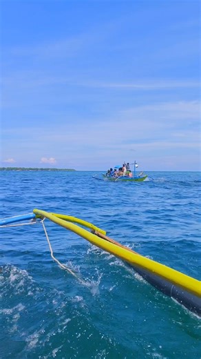 Discover the hidden gems of Zambales - Iba's pristine beaches with its perfect waves. �Watch as the crystal-clear waters of the West Philippine Sea roll in, so you can go surfing, bodyboarding, or simply enjoy the rhythmic sound of waves crashing on the shore of Magalawa Island, a beach that's a boat ride away from our property. Credits to Ms. Hazel Umali and her family 📹 Visit us on your next tropical vacation with an added farmhouse experience! Book your stay on Airbnb and search “Riverfront 