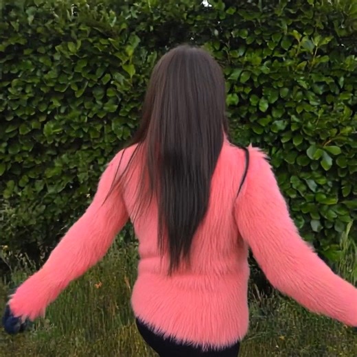 Fuzzy Fluffy Furry Angora Turtleneck Sweaters on Instagram: "My friend @toriihoskins lookin #fab in her #furry #fluffy and #fuzzy #FoxyFur #TurtleneckSweater Take note of how nice and snug the #tneck fits against her neck. This turtleneck is 50cm/20 inches long, and she folded it twice so it sits nicely under her chin. My #sweaters are always just as furry on the inside as they are on the outside so you can feel the #fur as well as show it off to everyone else. #Valentines day sale on now on my 