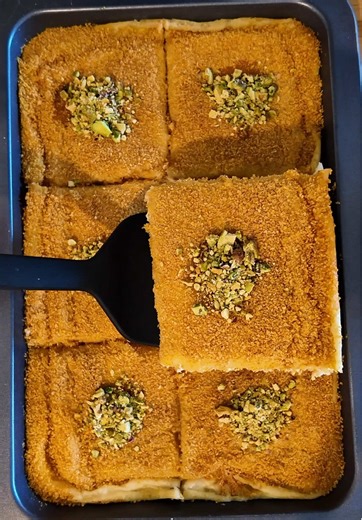 300-calorie knafeh that still hits 🤯 Crispy on top, creamy inside — just like the one I grew up on. Middle Eastern dessert made macro-friendly so you don’t have to “earn” dessert. Halal • high-protein • fat-loss friendly #lebanon #knafeh #sweets #arab #culture