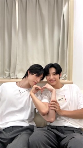 GUNO 왕군호 グノ 王君豪 on Instagram: "#SecretLover 📸《秘密關係 Secret Lover》💞 ❤️ゼロ距離バージョンは、タテドラ、POPCORN、mov（ムーブ）、Helo（ハロ）で配信中！ 🤝横の配信は、Amazon Prime Video、FOD、DMM TV、カンテレドーガ、music.jpで配信中です！ #秘密關係 #秘密關係SecretLover #BL劇 #こめおかしぐ #イておわ"