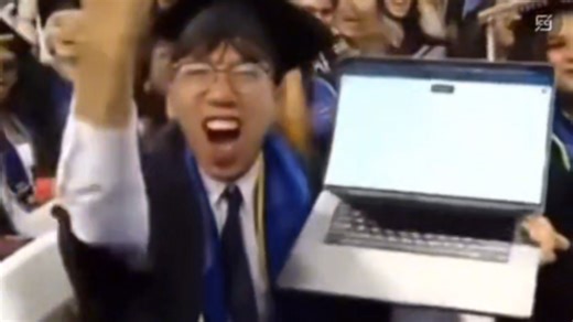 加州大学男生在毕业前炫耀自己用ChatGPT完成毕业论文，这段视频在推特上播放量已经超过9000万了，大量国外网友强烈要求学校取消他的毕业资格