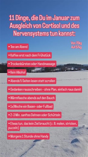 Der Januar verlangt nicht nach mehr Disziplin. Er verlangt nach Ankommen, Entlastung und innerer Ruhe. Wenn du weitermachst wie im letzten Jahr – mit Dauerdruck, Koffein und „Ich zieh das jetzt durch“ gerät dein Nervensystem schnell in den Überlebensmodus. Was dann oft folgt, kennst du vielleicht: Heißhunger. Schlechter Schlaf. Erschöpfung trotz Motivation. Du brauchst keinen strengeren Plan. Du brauchst Strategien, die dein System wirklich beruhigen – statt es weiter anzutreiben. 👉 Genau dort 