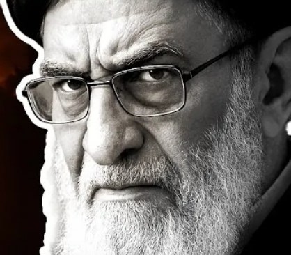 COME FUNZIONA(va) davvero il REGIME IRANIANO La storia dell'Iran contemporaneo e del perché è importante per il Medio Oriente inizia con la rivoluzione del 1979. La rivoluzione per abbattere il re del paese, lo scià Reza Pahlavi, in realtà coinvolge diverse forze politiche. Alla fine però i religiosi, guidati dal clero musulmano sciita avranno la meglio riuscendo a mettere insieme le istanze più popolari dei diversi gruppi, nazionalisti, comunisti e liberali. Così si crea un nuovo Stato secondo 