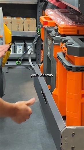 Love these deep shelves for storing my Packout, Klein, and other larger toolboxes. Great for quick tool access 💪 Talk about maximizing van storage! • Please note that there are 3 different sizes of this new Deep Shelf from bott Smartvan 👀 All sizes fit into each of our frame widths! •⁣⁣⁣⁣ For more information about the bott racking system, and our new Deep Shelf, please visit our website, bottsmartvan.com 😎🤝⁣ Link is on our page! •⁣⁣⁣⁣ •⁣⁣⁣⁣ •⁣⁣⁣⁣ #van #vanstorage #vanracking #festool #festo