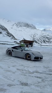 Praticamente é come giocare con Un Beyblade da oltre 200 mila euro #supercar #porsche #car #meme #automotive | Onlycars