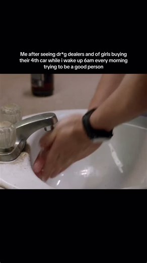 Ecomm Sharks | Starting an online business doesn’t have to feel overwhelming or complicated. Just comment “Start” and I’ll guide you through building a... | Instagram