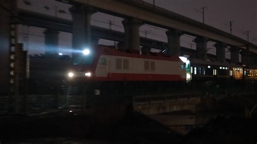 小雨，京酒，今年最后一班T36。晚安，旅人们。